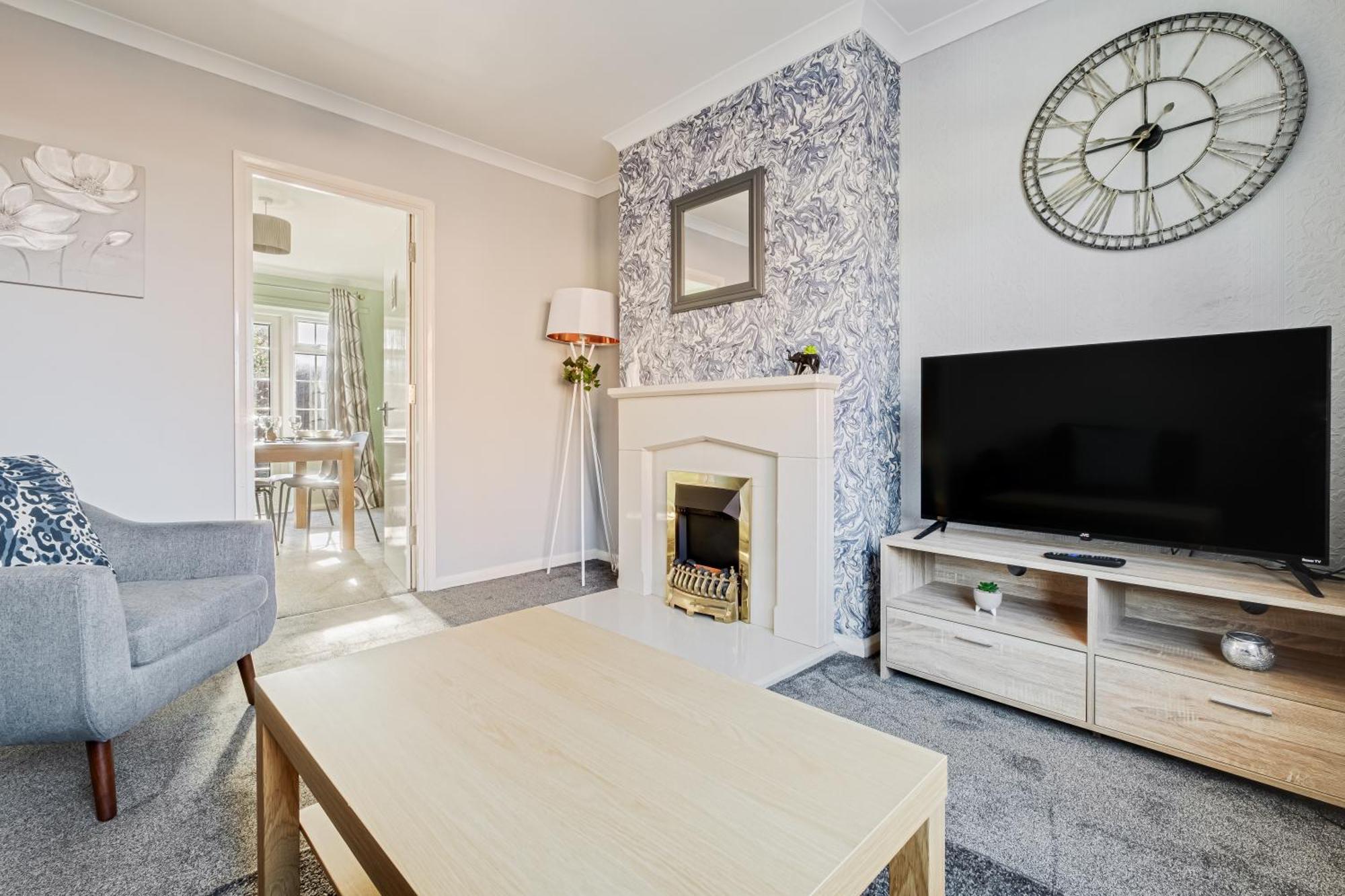 Comfy And Freshly Redecorated Home By Our Home Short Stays Close To Town Centre With Free Parking Bedford Exterior photo