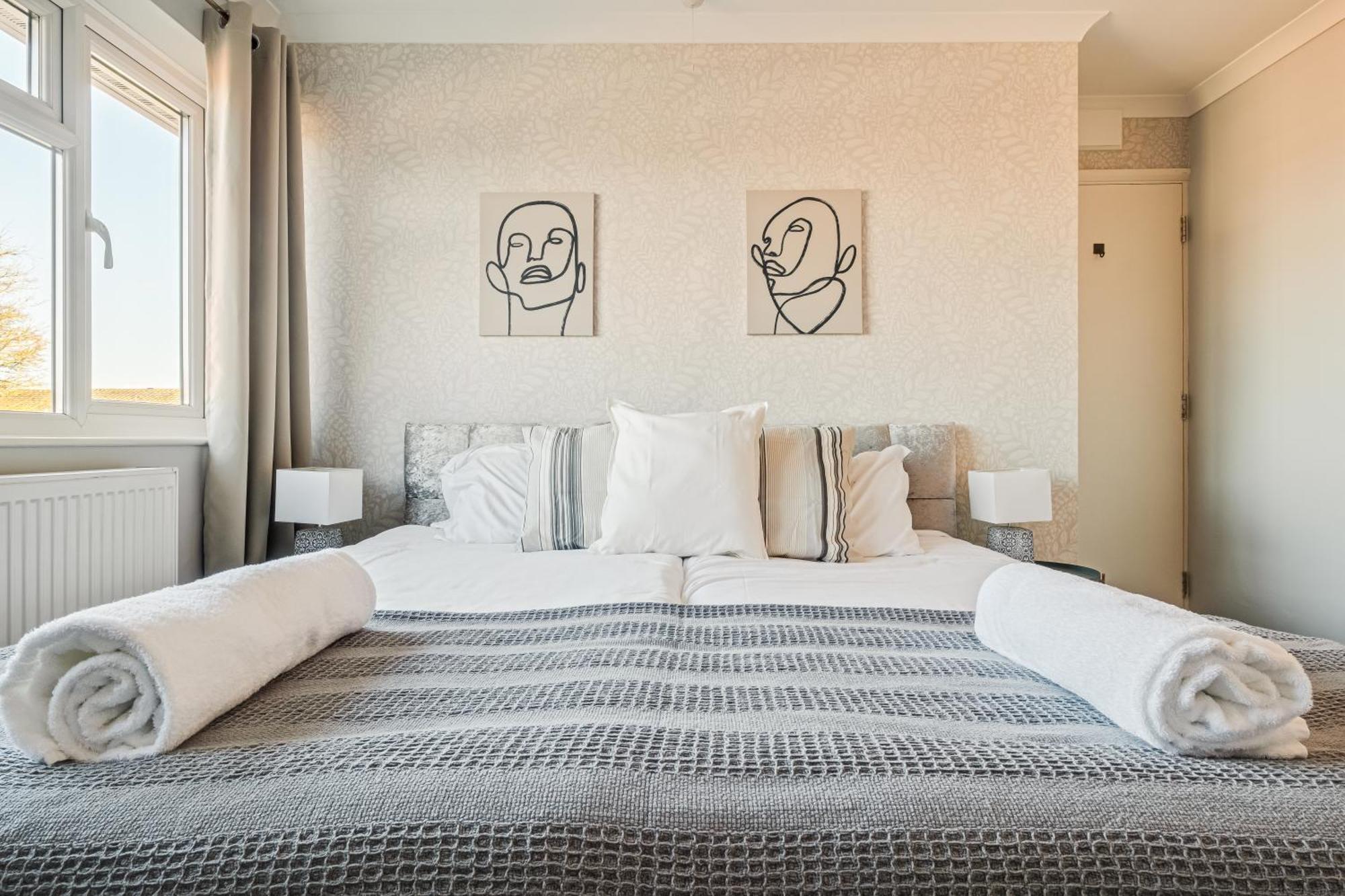 Comfy And Freshly Redecorated Home By Our Home Short Stays Close To Town Centre With Free Parking Bedford Exterior photo